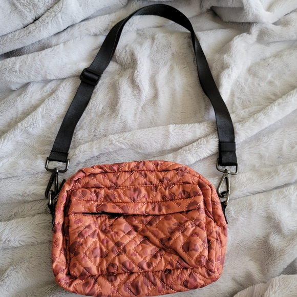 Beautiful Camp Gladiator Orange Leopard Print Crossbody/Belt Bag 🐆 - Picture 11 of 13